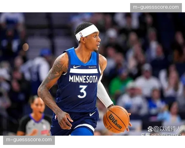 森林狼前锋杰登·麦克丹尼尔斯左膝髌腱病变伴有骨挫伤，被列为每周观察